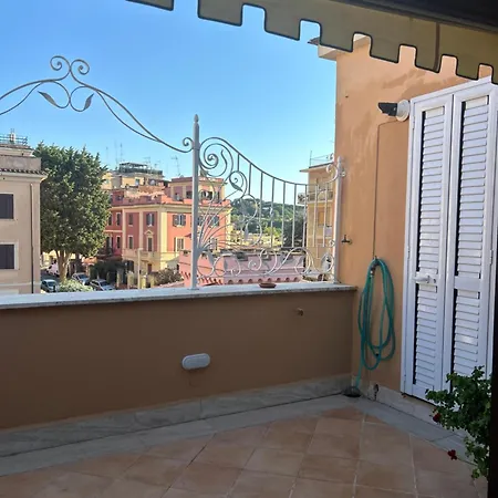 La Finestra Su San Pietro Terrace And View